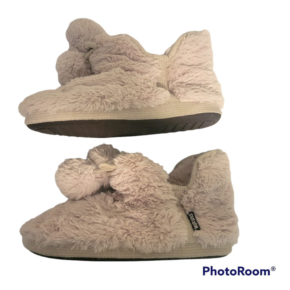 Muk luks size xl (11-12) furry pompom slippers, pale lavender, like new